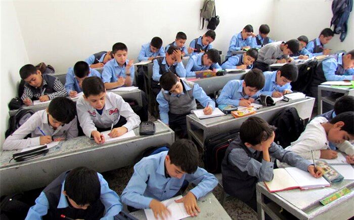 انبوه‌سازان به فکر فضا و سرانه آموزشی باشند؛ فضای آموزشی شهر تهران شرایط مناسبی ندارد