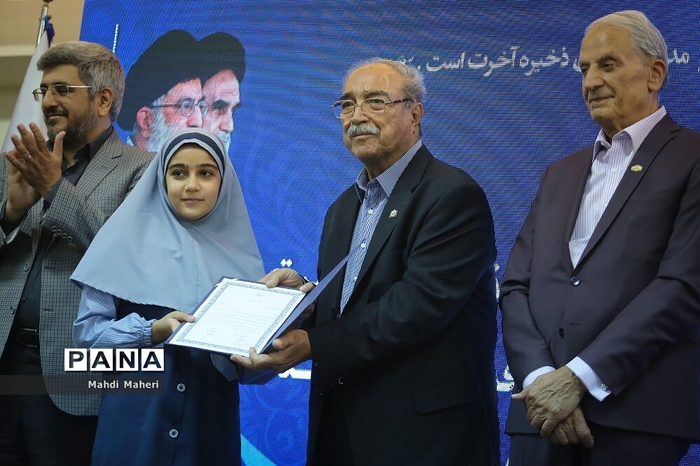 مراسم تجلیل از مناطق فعال شهر تهران در اکران‌های مدرسه‌ای فیلم‌های مستند خیرین
