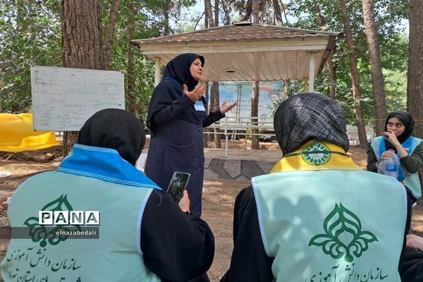 حضور دانش‌آموزان فیروزکوه در کلاس‌های آموزشی‌ اردوی یاورمربیان پیشتاز سازمان دانش‌آموزی استان تهران