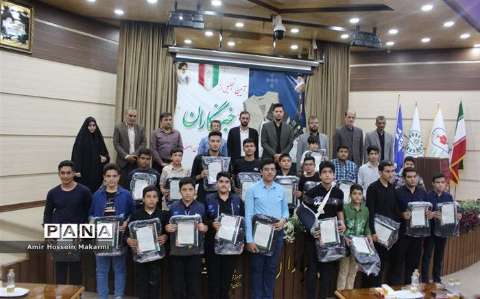 خبرنگاری نقشی مکمل برای دانش‌آموزان است