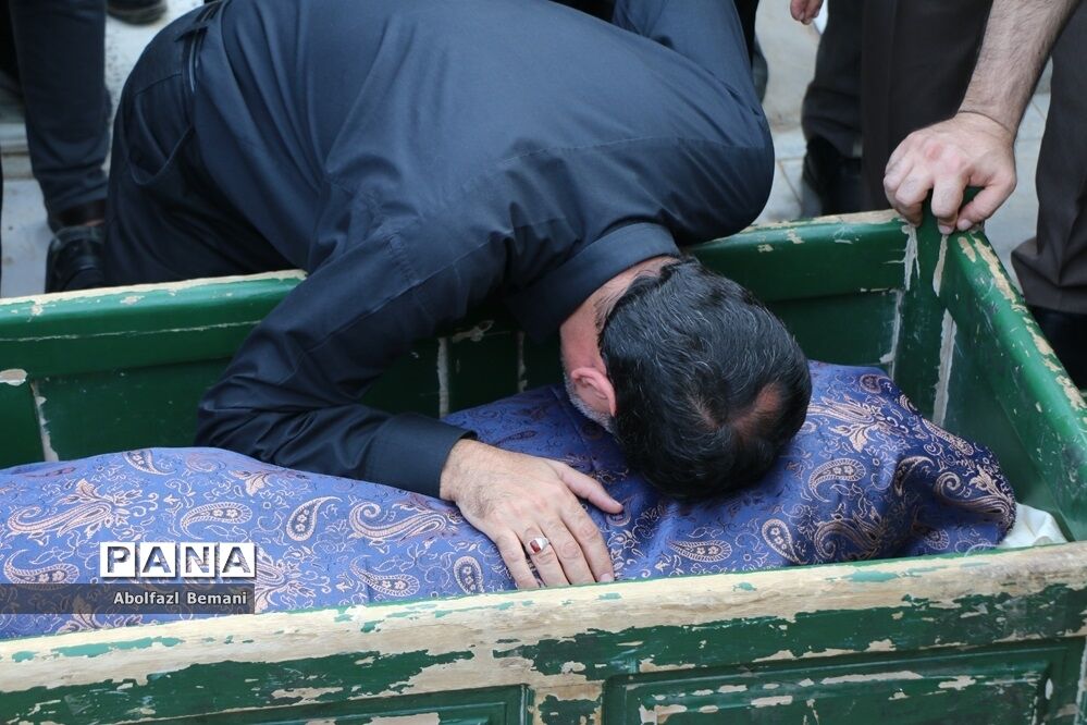مراسم تشییع خیّر مدرسه‌ساز «سید‌محمود برقعی»