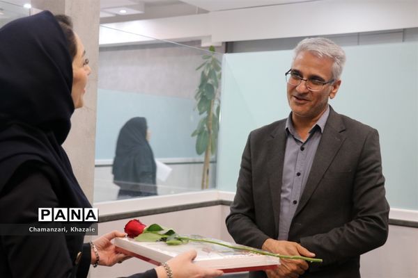 بازدید معاون سوادآموزی خراسان‌رضوی به‌مناسبت روز خبرنگار از سازمان آگهی‌های روزنامه  خراسان