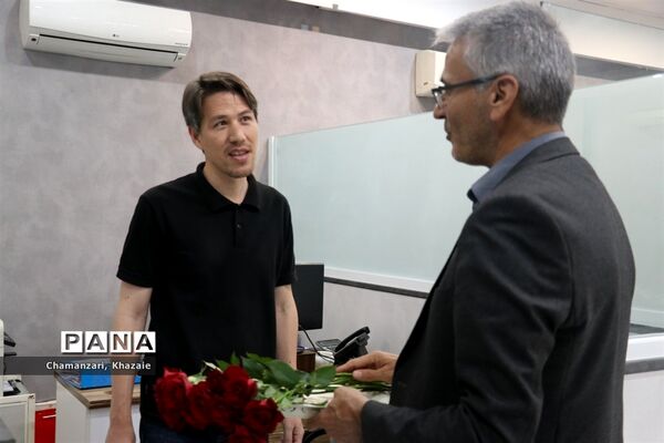 بازدید معاون سوادآموزی خراسان‌رضوی به‌مناسبت روز خبرنگار از سازمان آگهی‌های روزنامه  خراسان
