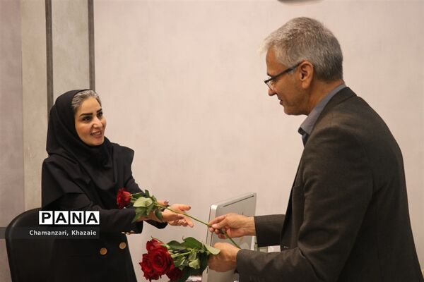 بازدید معاون سوادآموزی خراسان‌رضوی به‌مناسبت روز خبرنگار از سازمان آگهی‌های روزنامه  خراسان