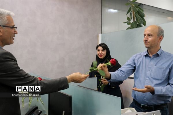 بازدید معاون سوادآموزی خراسان‌رضوی به‌مناسبت روز خبرنگار از سازمان آگهی‌های روزنامه  خراسان