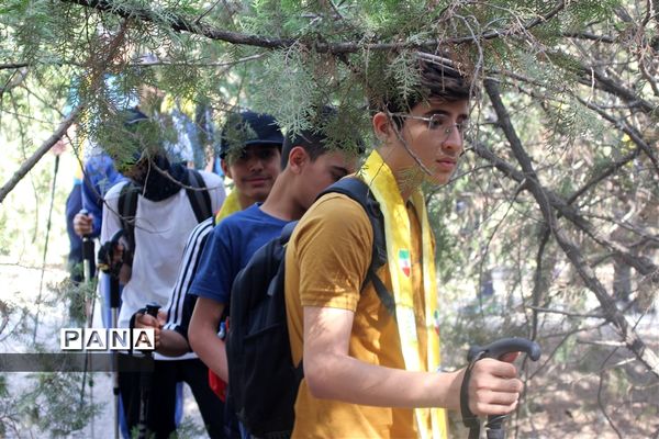 کلاس آموزشی کوهنوردی برای دانش‌آموزان عضو سازمان دانش‌آموزی  استان اصفهان