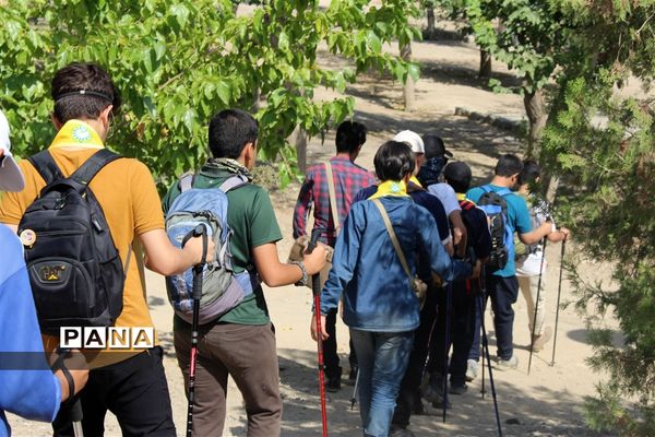 کلاس آموزشی کوهنوردی برای دانش‌آموزان عضو سازمان دانش‌آموزی  استان اصفهان