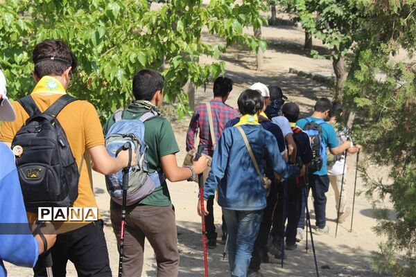 کلاس آموزشی کوهنوردی برای دانش‌آموزان عضو سازمان دانش‌آموزی  استان اصفهان
