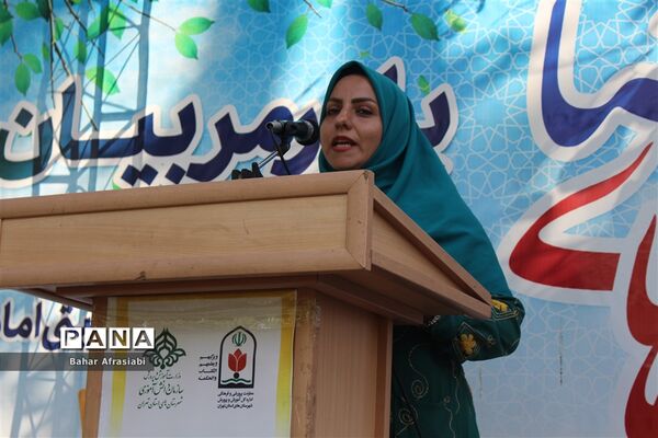 اهدای پرچم افتخار به مناطق در اردوی یاورمربیان پیشتاز دختر شهرستان‌های استان تهران