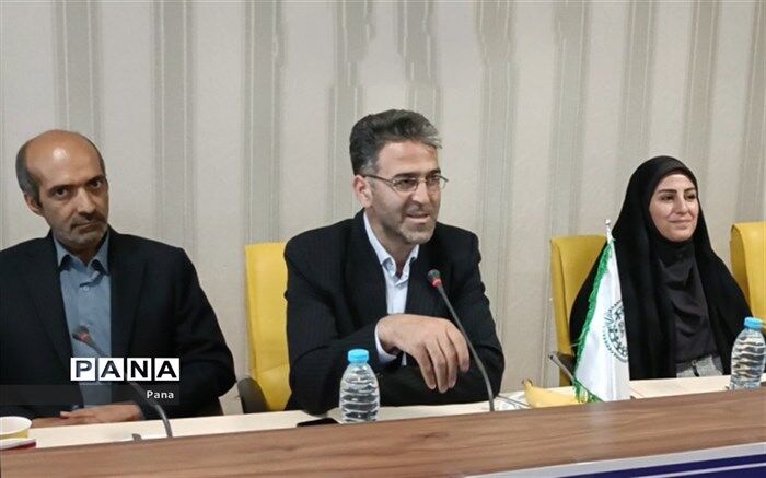 خبرنگاران طلایه‌داران راستی و درستی جامعه هستند