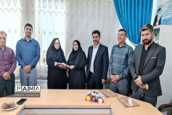 تجلیل از خبرنگاران در اداره آموزش و پرورش شهرستان خاتم