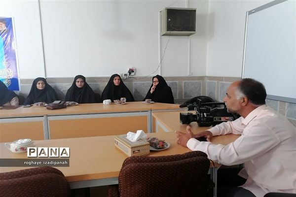 تجلیل از خبرنگاران در اداره آموزش و پرورش شهرستان خاتم