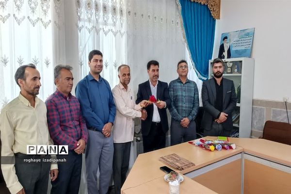 تجلیل از خبرنگاران در اداره آموزش و پرورش شهرستان خاتم