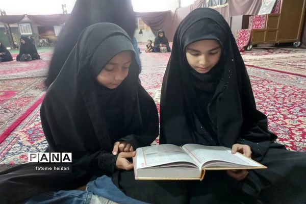 اجتماع قرآن دوستان و قرآن‌آموزان شهرستان خاتم درحمایت از ساحت مقدس قرآن کریم