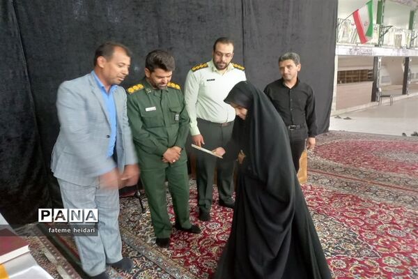 اجتماع قرآن دوستان و قرآن‌آموزان شهرستان خاتم درحمایت از ساحت مقدس قرآن کریم