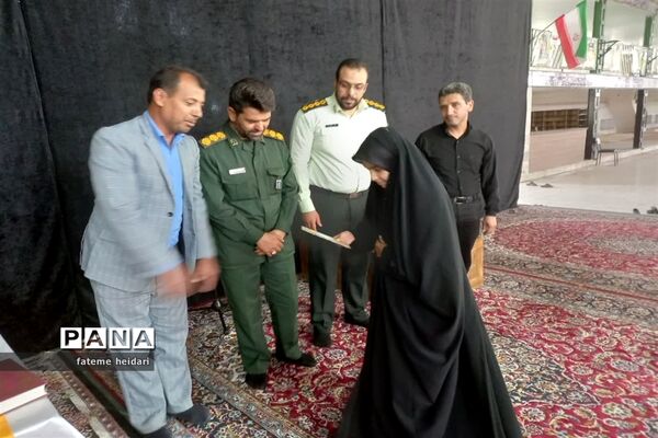 اجتماع قرآن دوستان و قرآن‌آموزان شهرستان خاتم درحمایت از ساحت مقدس قرآن کریم