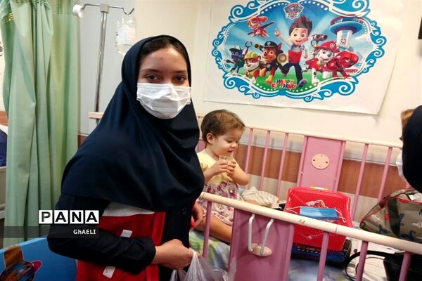 بازدید دانش‌آموزان اصفهانی از مرکز درمانی کودکان سرطانی وصعب العلاج بیمارستان حضرت سیدالشهدا(ع)