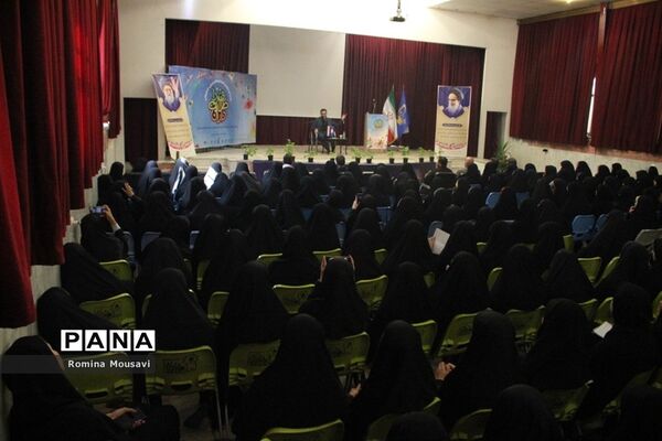 بازدید معاون امور جوانان وزارت ورزش و جوانان از اردوی طلایه‌داران فردا در تبریز