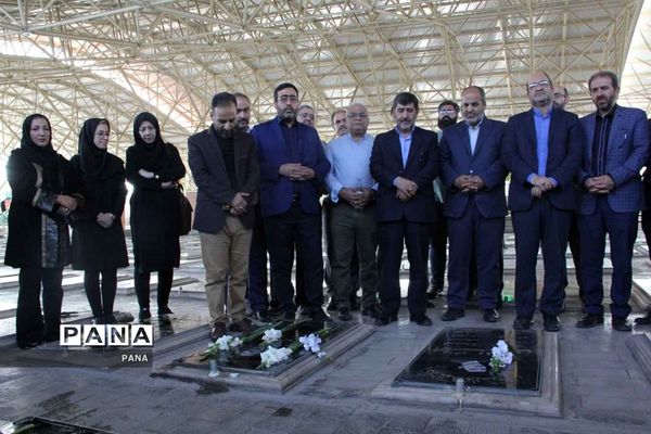 غبارروبی مزار شهدای رسانه به‌مناسبت روز خبرنگار