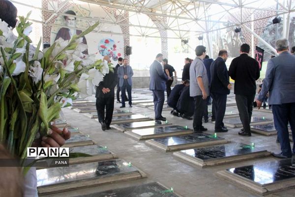 غبارروبی مزار شهدای رسانه به‌مناسبت روز خبرنگار