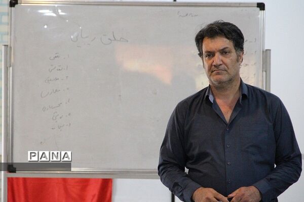 کارگاه هنرهای نمایشی و عروسک‌گردانی در دبیرستان دخترانه شریعت‌ شهرری