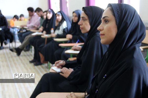 کارگاه هنرهای نمایشی و عروسک‌گردانی در دبیرستان دخترانه شریعت‌ شهرری