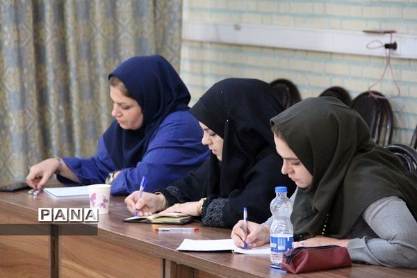 کارگاه هنرهای نمایشی و عروسک‌گردانی در دبیرستان دخترانه شریعت‌ شهرری