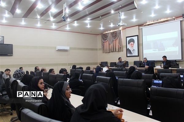 نشست صمیمی اصحاب رسانه با مدیرکل آموزش و پرورش استان کرمان