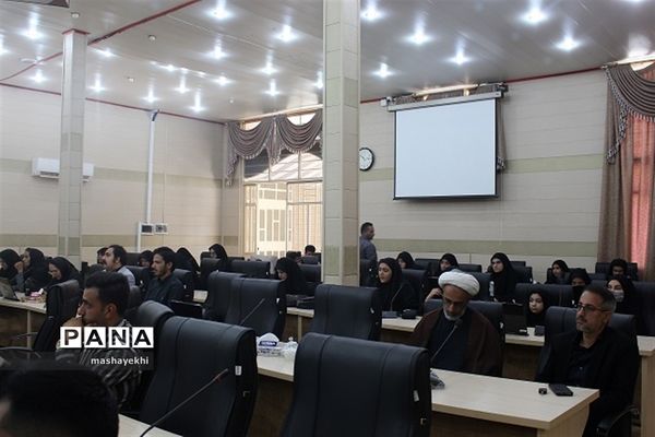 نشست صمیمی اصحاب رسانه با مدیرکل آموزش و پرورش استان کرمان