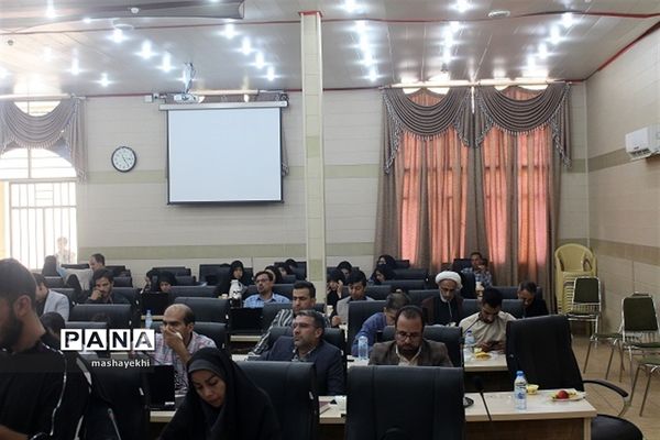 نشست صمیمی اصحاب رسانه با مدیرکل آموزش و پرورش استان کرمان