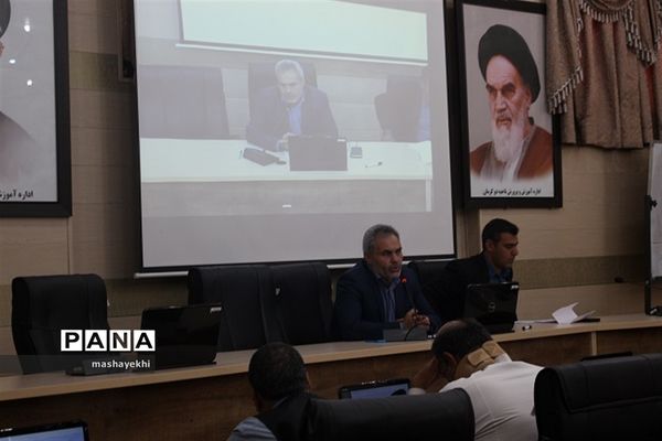 نشست صمیمی اصحاب رسانه با مدیرکل آموزش و پرورش استان کرمان