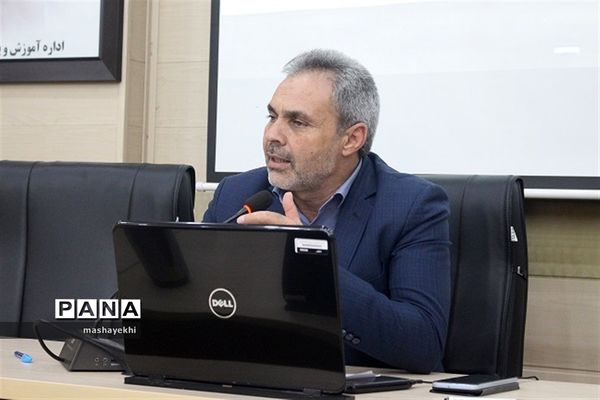 نشست صمیمی اصحاب رسانه با مدیرکل آموزش و پرورش استان کرمان