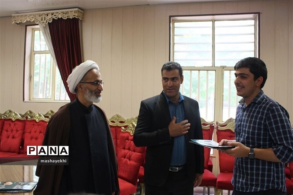 نشست صمیمی اصحاب رسانه با مدیرکل آموزش و پرورش استان کرمان