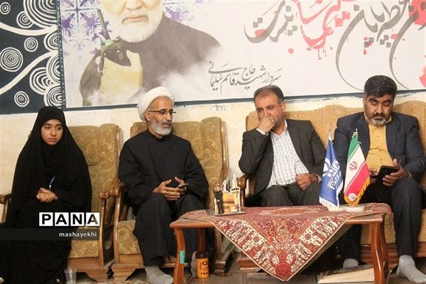 تجلیل از خبرنگاران پانا توسط رئیس رسانه و تبلیغات فرهنگ و ارشاد اسلامی کرمان