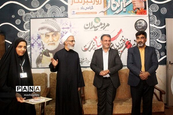تجلیل از خبرنگاران پانا توسط رئیس رسانه و تبلیغات فرهنگ و ارشاد اسلامی کرمان