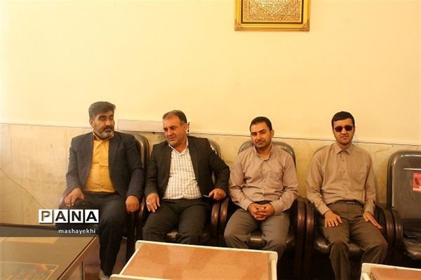 تجلیل از خبرنگاران پانا توسط رئیس رسانه و تبلیغات فرهنگ و ارشاد اسلامی کرمان