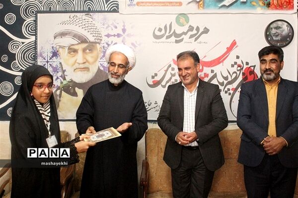 تجلیل از خبرنگاران پانا توسط رئیس رسانه و تبلیغات فرهنگ و ارشاد اسلامی کرمان