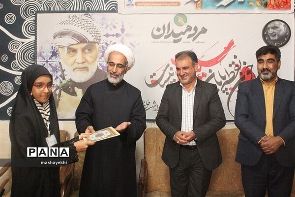 تجلیل از خبرنگاران پانا توسط رئیس رسانه و تبلیغات فرهنگ و ارشاد اسلامی کرمان