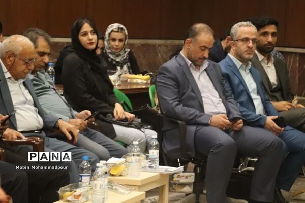 نشست صمیمی مدیرکل فرهنگ و ارشاد اسلامی آذربایجان شرقی با اصحاب رسانه