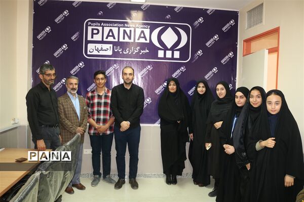 بازدید دانش‌آموزان خبرنگار پانا شهرستان نجف‌آباد از سازمان دانش‌آموزی  و دفتر خبرگزاری پانا‌ استان اصفهان