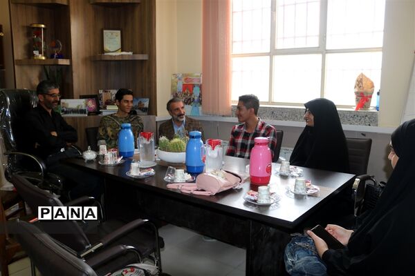 بازدید دانش‌آموزان خبرنگار پانا شهرستان نجف‌آباد از سازمان دانش‌آموزی  و دفتر خبرگزاری پانا‌ استان اصفهان