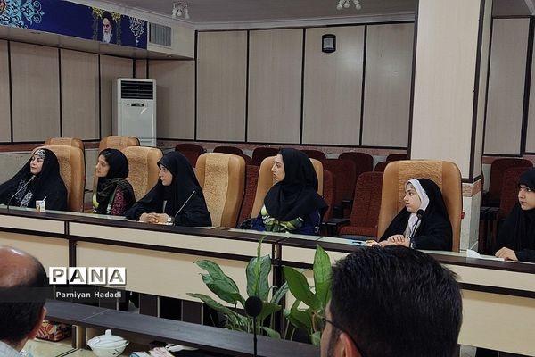 تجلیل از دانش‌آموز خبرنگاران فعال در سطح شهرستان‌شهریار