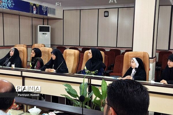 تجلیل از دانش‌آموز خبرنگاران فعال در سطح شهرستان‌شهریار
