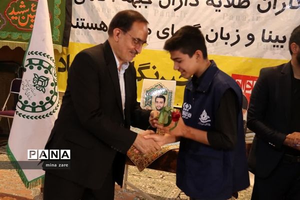 تجلیل مدیرکل آموزش و پرورش استان یزد از تعدادی از دانش‌آموز خبرنگاران پانا