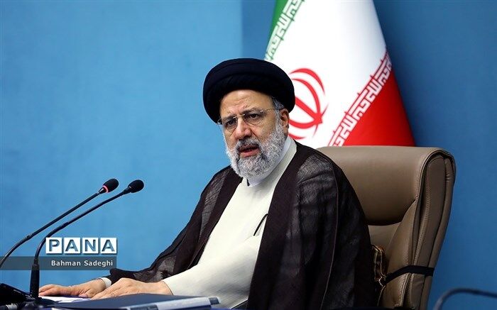 یک راه‌ اصلی حفظ حرمت خون شهدا رسیدگی به امور مردم است