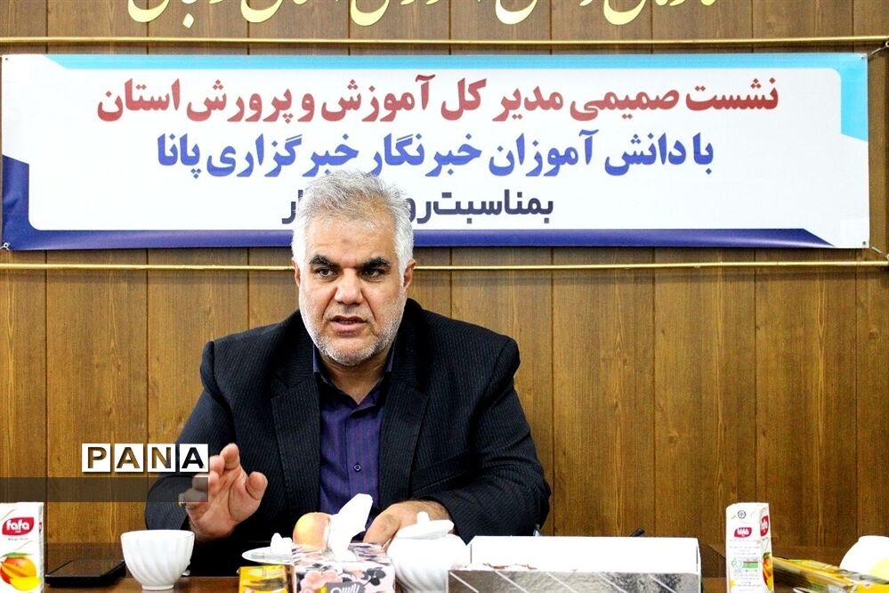مدیرکل استان زنجان پای صحبت‌های خبرنگاردانش آموزان پانا