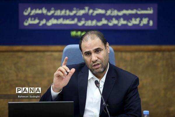 بازدید وزیر آموزش و پرورش از سازمان ملی پرورش استعدادهای درخشان