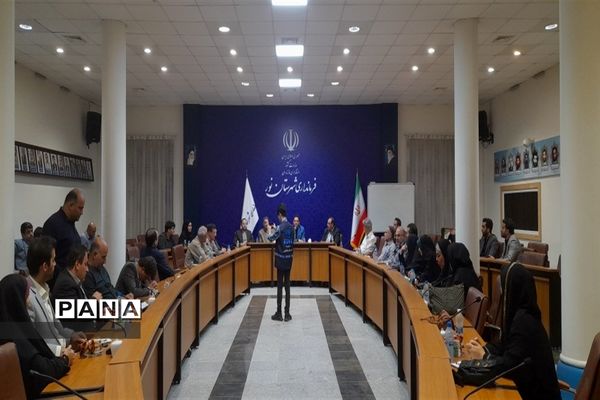 نشست خبرنگاران در فرمانداری شهرستان نور