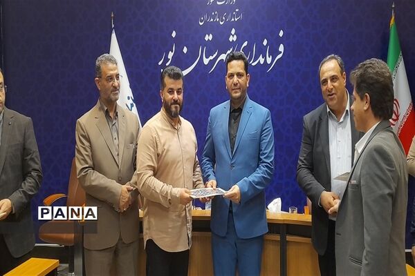 نشست خبرنگاران در فرمانداری شهرستان نور