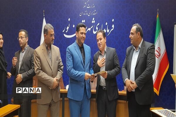 نشست خبرنگاران در فرمانداری شهرستان نور